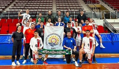 Gölcük Belediyespor Genç Erkekler Voleybol Takımı, Bolu'da düzenlenen Türkiye çeyrek final maçlarında yarı finallere yükseldi.
