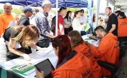 3. Uluslararası Konya Yarı Maratonu İçin Kit Dağıtımı Yapılıyor