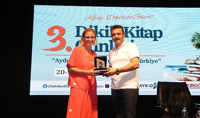 3. Dikili Kitap Günleri'nde Ceyda Düvenci sevenleriyle buluştu