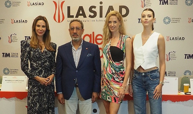 Laleli, muhteşem moda şovuna hazır